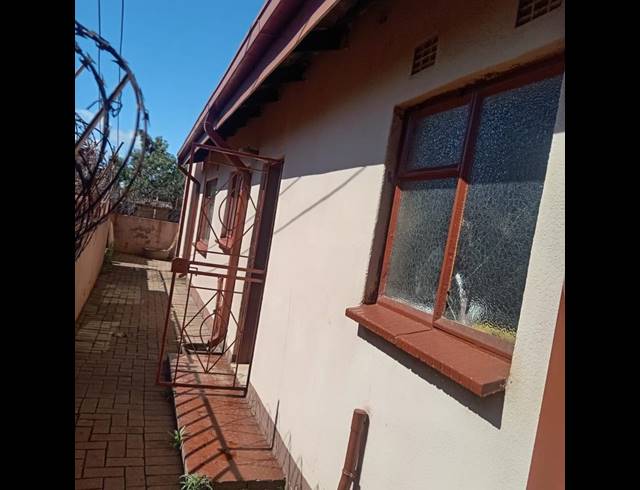 2 BEDROOM HOUSE FOR SALE IN KATLEHONG SOUTH
